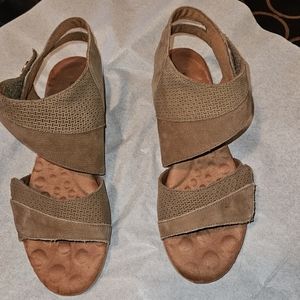 WALKING CRADLES sz 8 M Warm Weather Comfortable Sandals